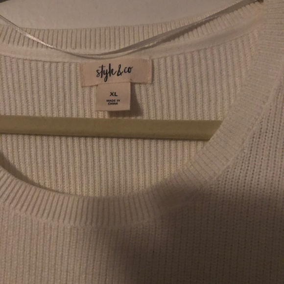 White Fringe sweater - Picture 2 of 2